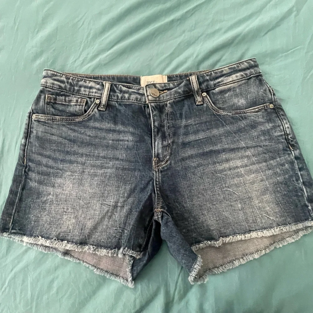 Buckle - BKE Frayed Hem Women’s Shorts - Picture 1 of 4
